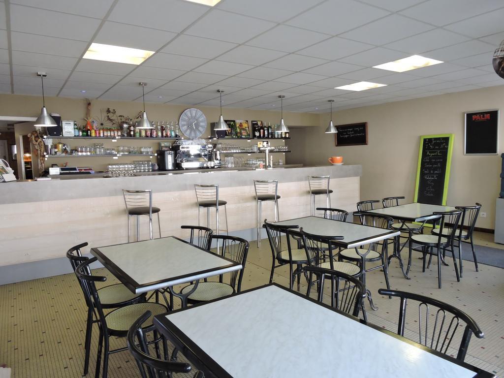Hotel Les Voyageurs à Vairé Extérieur photo