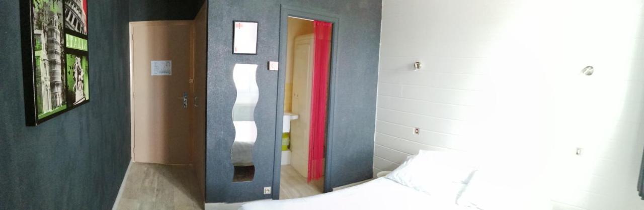 Hotel Les Voyageurs à Vairé Extérieur photo