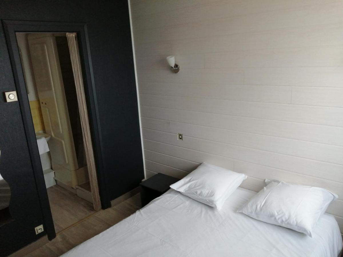 Hotel Les Voyageurs à Vairé Extérieur photo